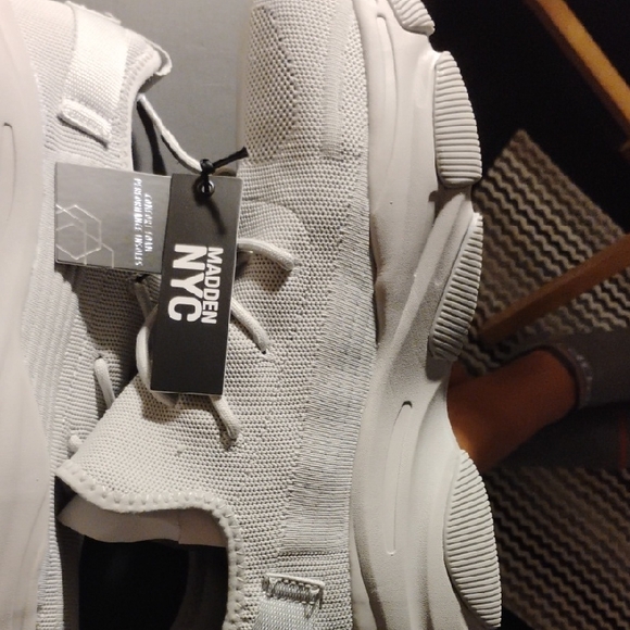 Steve Madden Light Gray Sneakers - Picture 1 of 2
